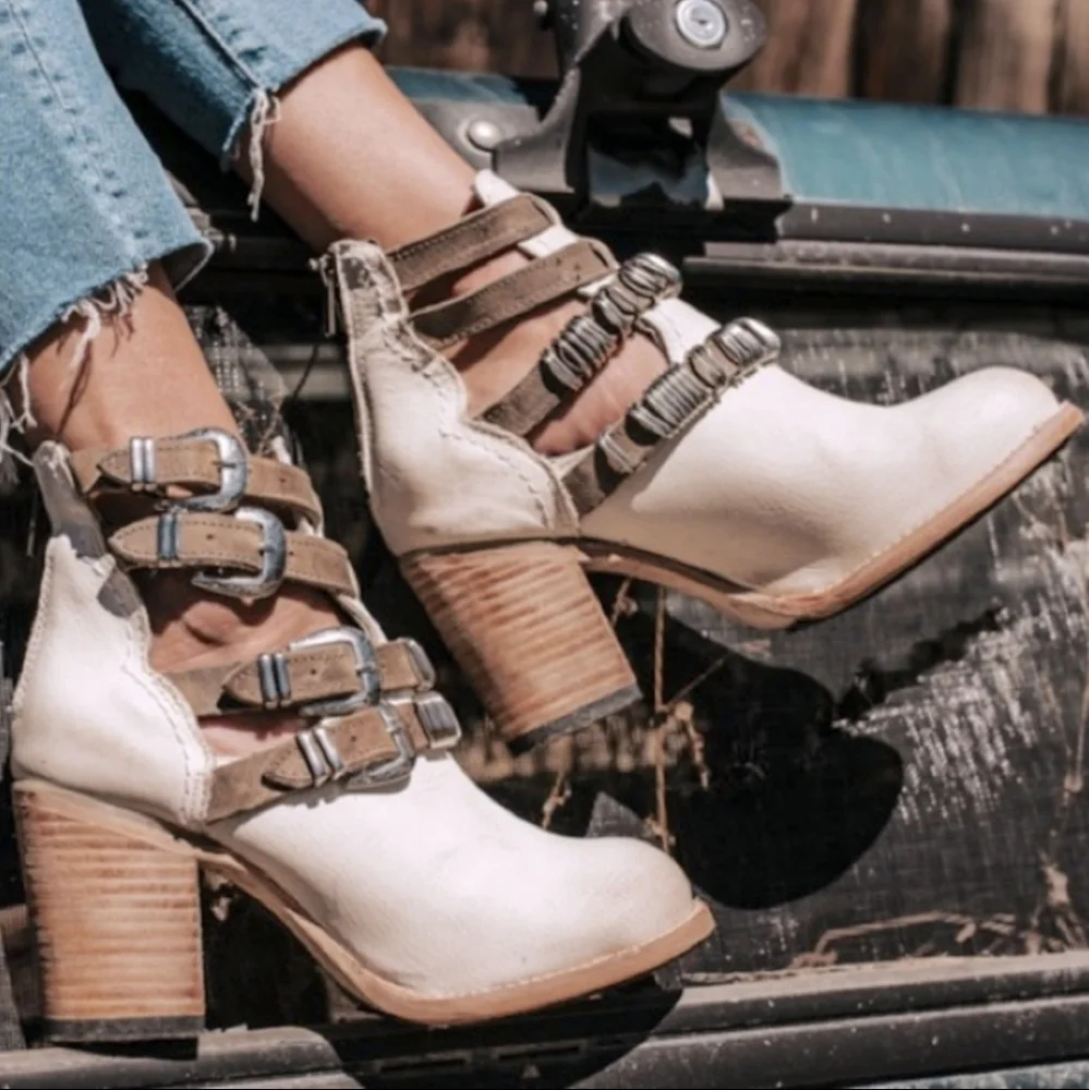 FreeBird SAVANNAH Beige Ivory Ankle Boots size 7
